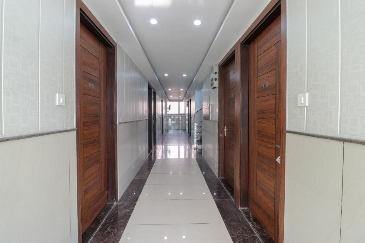 Capital O 76444 Hotel Hill-Top Inn Narendra Nagar Exterior photo
